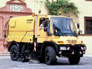 2000 Mercedes-Benz Unimog U400 Road Service